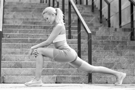Premium Photo Now Some Stretching Exercises Athletic Woman Stretching Legs Outdoors Stretching