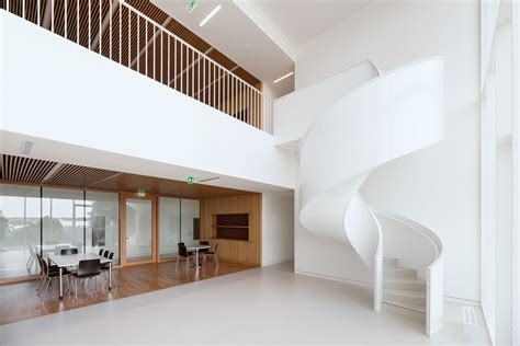 51 Spiral Staircase Designs That Build A Unique Twist Feeta Blog