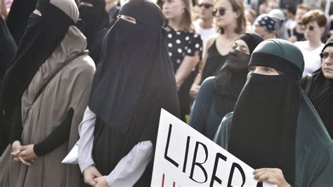 Boris Johnsons Burka Jibe Why Do Some Muslim Women Wear The Veil