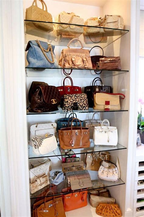 35 Lovely Bags Closet Design Ideas Hmdcrtn Armazenamento De Bolsas Organização De Bolsas