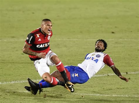 Reinier made his senior team debut for flamengo on 31 july 2019 in the second leg of flamengo's copa libertadores tie against emelec at maracanã stadium. Contagem regressiva: Guerrero volta ao Flamengo e ensaia ...