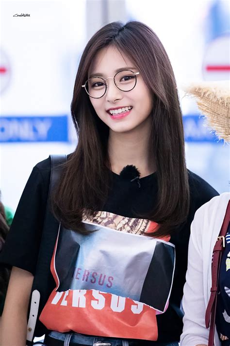 She began to get public attention from her appearance on twice tzuyu's profile (height, weight, birthday and nationality). Glasses Tzuyu : tzuyu