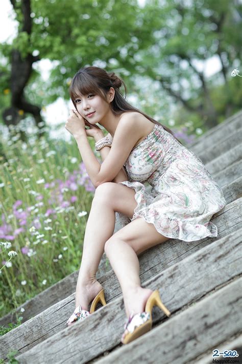 Heo Yun Mi Outdoors In A Strapless Dress The Most Beautiful Girl In The World