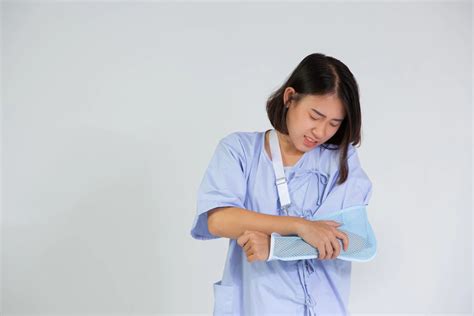 Hairline Fracture In Arm Causes Symptoms And Treatment