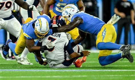 Broncos Offense Goes Dark Again In 19 16 Overtime Loss To Chargers