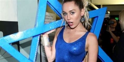 Miley Cyrus Es Captada Sin Ropa Interior En Un Centro Comercial Metro