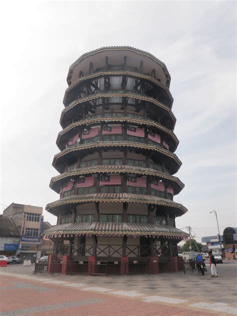 It is not as old, nor as tall, nor as famous as its italian counterpart but it does have a distinct incline. Unschooling Homeschool: Leaning tower of Teluk Intan ...