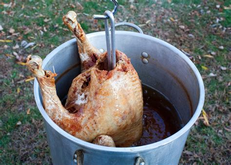 how to safely deep fry a turkey