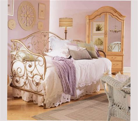 Vintage Bedroom Ideas For Small Room Or Extensive Room