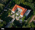 Luftbild, Schloss Berge, Schloss mit Park und Berger sehen ...