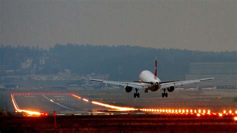 Airplane Landing Airport Jet Wallpapers Hd Desktop And Mobile