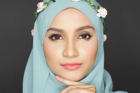Melakukan perawatan di salon dan klinik kecantikan sudah menjadi. 5 Tips Menjaga Kulit Tetap Kenyal dan Cantik Saat Puasa ...