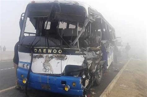 Khanewal 11 Killed As Bus Collides With Trailer Due To Fog Pakistan