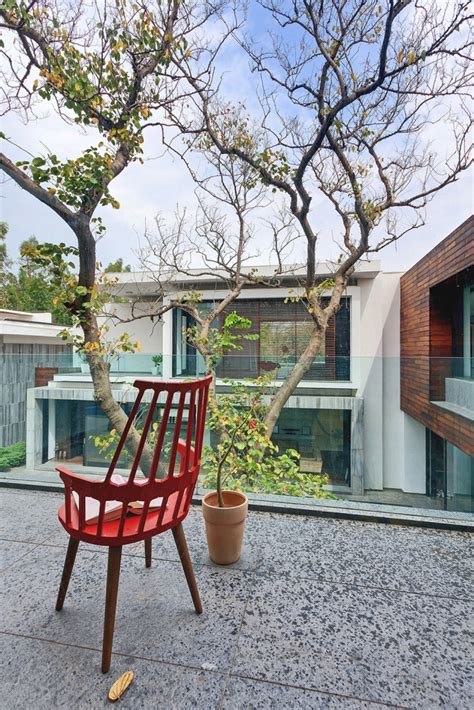 New Delhi Custom Home In A Lush Setting With Spacious Courtyard
