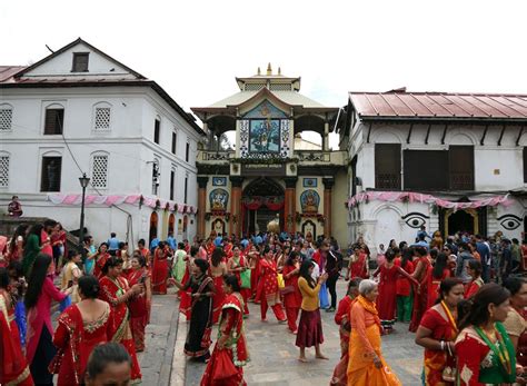 female devotees throng pashupatinath temple nepali headlines nepal news nepali news news nepal
