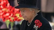 Remembrance Sunday: Queen leads tributes at Cenotaph - BBC News