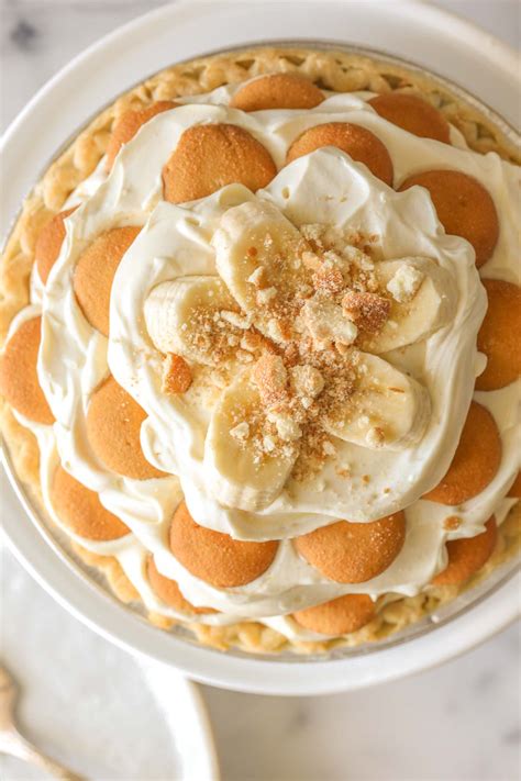 This baked ziti can easily be made ahead and frozen. Mile High Banana Pudding Pie - Lovely Little Kitchen