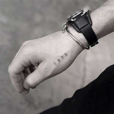 Un tatuaje en la mano es un. 1001 + ideas de tatuajes en la mano y sus significados