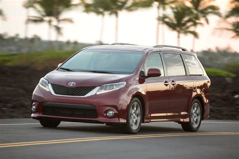 Toyota Sienna Xle V6 Awd 7 Passenger 2017 International Price And Overview