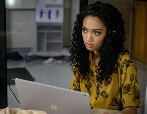 All American Season 2 Episode 11 Samantha Logan As Olivia Tell Tale Tv