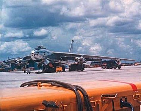 Usaf Strategic Air Command Boing B 47 Stratojet Getting Readied