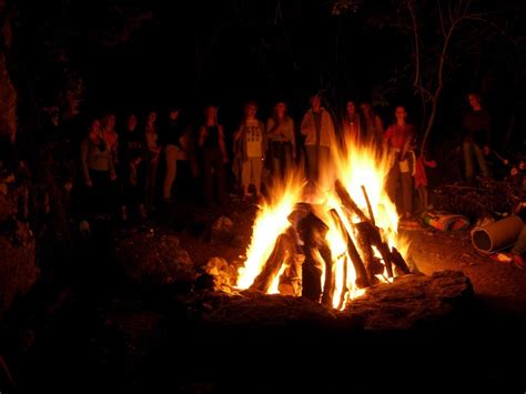 Each region of spain has a different twist on how they celebrate it, however they all incorporate bonfires, good food and drink. ¿Por qué se celebra la noche de San Juan?