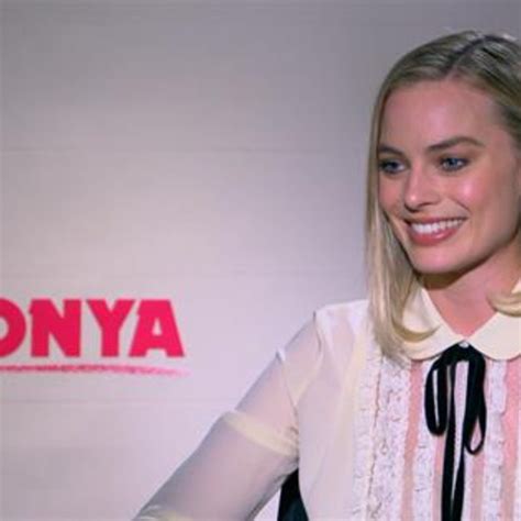 Margot Robbie Shares Craziest Rumor About Herself Shes Read E Online