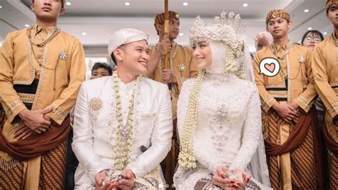 Pernikahan Adat Sunda Begini Prosesi Dan Baju Yang Dikenakan Pengantin