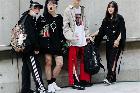 The Best Street Style From Seoul Fashion Week Spring ’18 Korean Fashion Trends Seoul Fashion