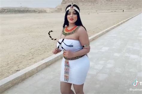 Photographer Arrested After Pyramid Shoot With Model In Egypt En Buradabiliyorum