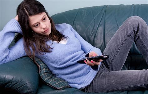 Binge Watching Tv Linked To Poor Sleep Among Young Adults