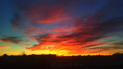 Online Crop Red And Yellow Abstract Painting Sunset Sky Sunlight