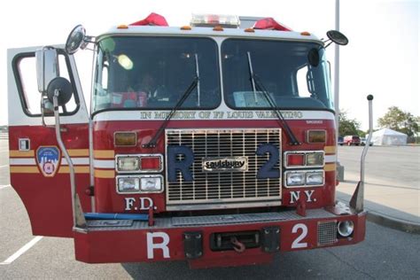 Fire Engines Photos Fdny R2 2002 Seagrave Saulsbury Rescue