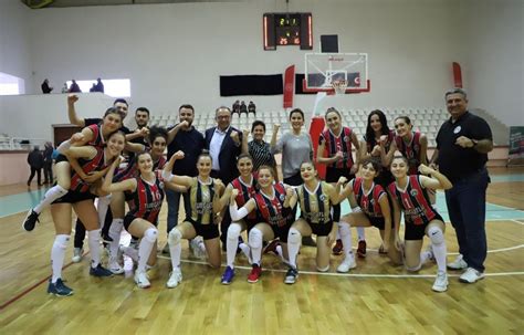 Turgutlu Belediyespor Kad N Voleybol Tak M Galibiyet Serisini Bozmad