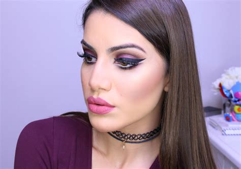 Tutorial Feminine Bold Makeup Look Super Vaidosa