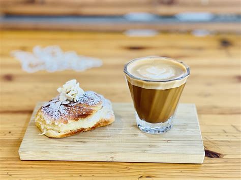 הקפה הכי טוב בתל אביב תכירו את הפלאט וייט ערוץ האוכל החיים הטובים