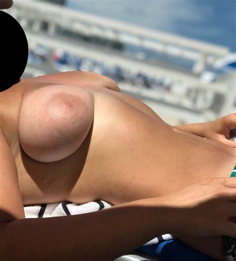 Amateur Big Tit Wife Topless On Public Beach Vacation 35 Immagini