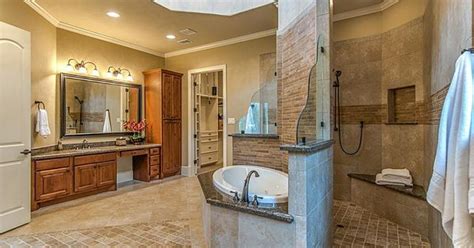 Small Bathroom Layout With Tub And Walk In Shower - Pictures Of Small Bathrooms With Walk-In Showers