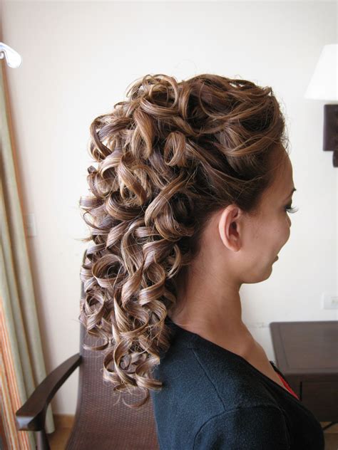 79 Stylish And Chic Easy Half Up Half Down Curly Hairstyles For New
