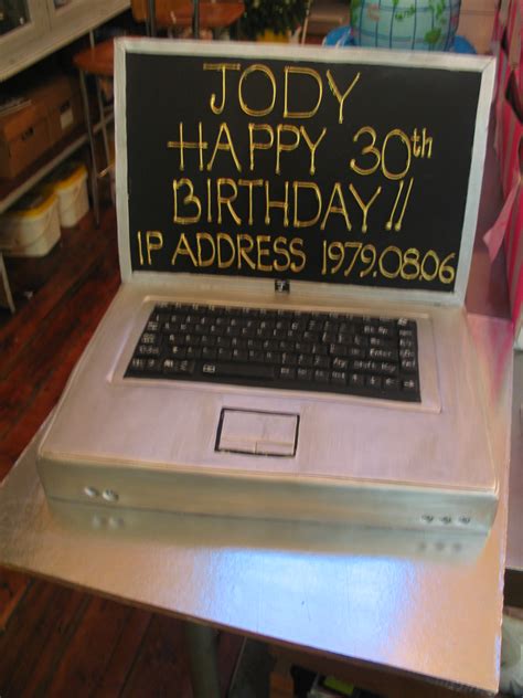 Could this be the perfect nerd cake? Laptop computer birthday cake | Laptop computer birthday ...