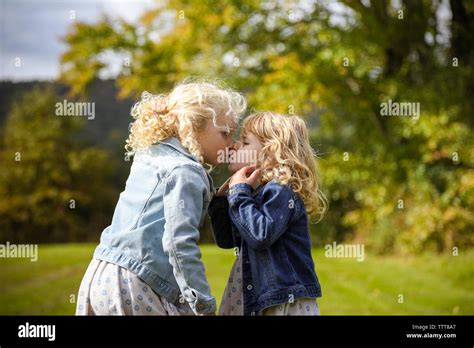 Sisters Kissing Telegraph