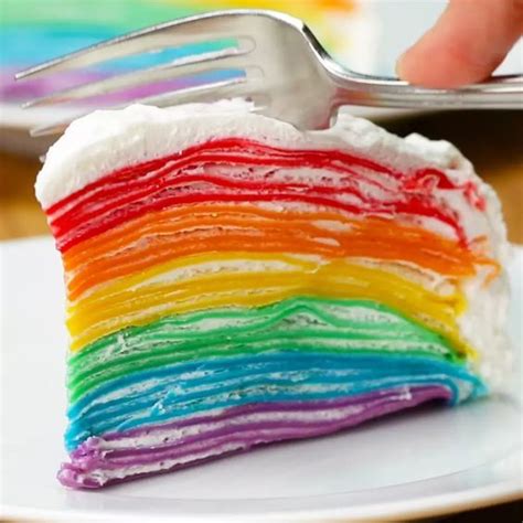 Jika anda ingin membuat resep cake yang lembut dan memiliki rasa yang enak maka anda bisa menggunakan resep kue cake di bawah ini. Rainbow Crepe Cake - Cooking Recipes | Makanan, Resep
