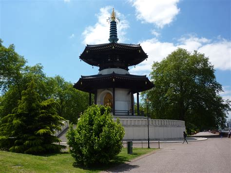 The Battersea Park Peace Pagoda Built In 1985 By Buddhist Flickr