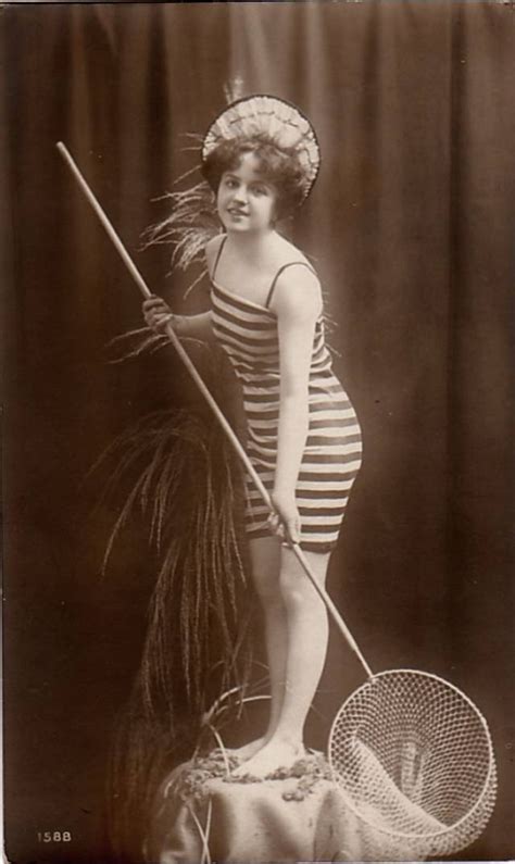 30 Vintage Pics That Defined Womens Bathing Suits In The Early 20th