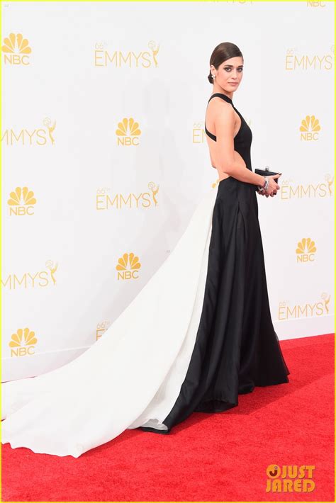 Lizzy Caplan Is A Master Of Style At Emmys 2014 Photo 3183577
