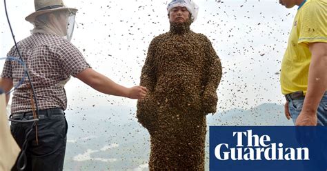 Beekeeper Creates Coat Of Living Bees In Pictures World News The