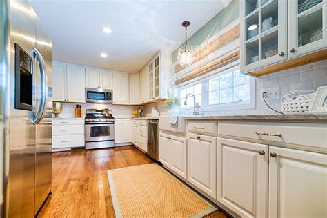 Expert design & 1000+ styles and finishes on fully assembled kitchen cabinets. Look Inside the Home Kitchens of Professional Chefs - Eater