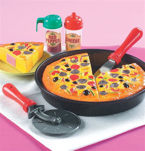 Small World Toys Living My Oh My Pizza Pie 11 Pc Playset Ivanna And Pau