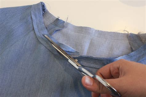 Trim excess binding and press the seam open. Belcarra Sew-Along #4: Neck Binding | Sewaholic