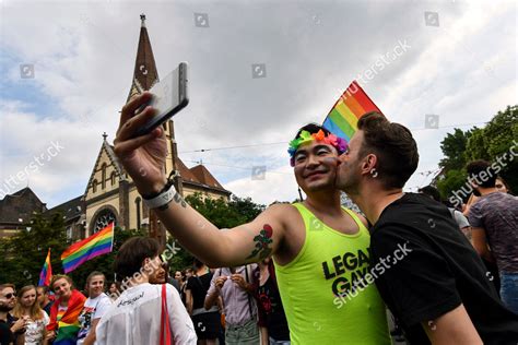 Budapest Pride Thousands Join Budapest Pride March Against Anti Lgbtq Law Belle Divere